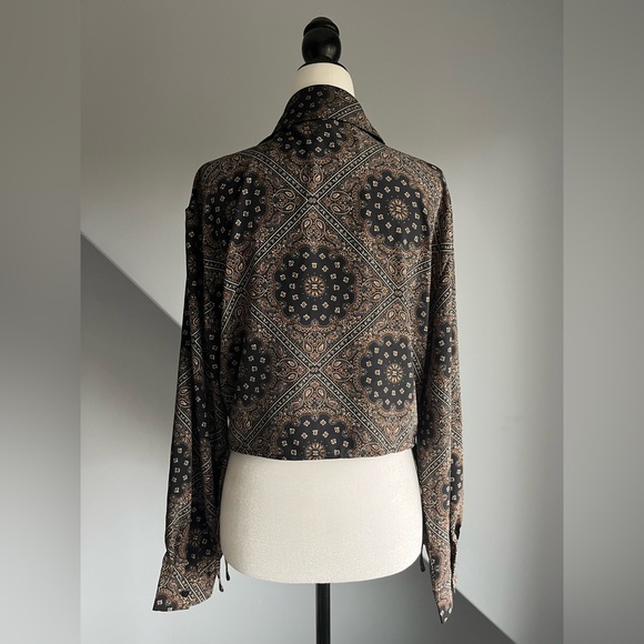 FOREVER 21 Cropped Pattern Longsleeve with Ties - Picture 5 of 6